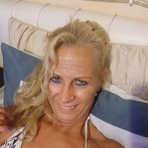 Meet your Posher, Julie - Picture 2 of 2